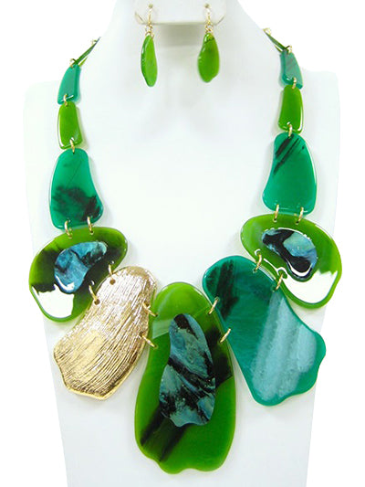 Bold Geometric Statement Necklace
