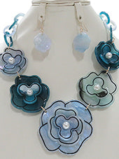 #D Flower Bibb Necklace Set