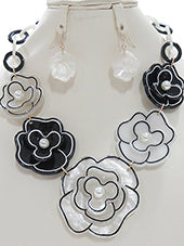 #D Flower Bibb Necklace Set